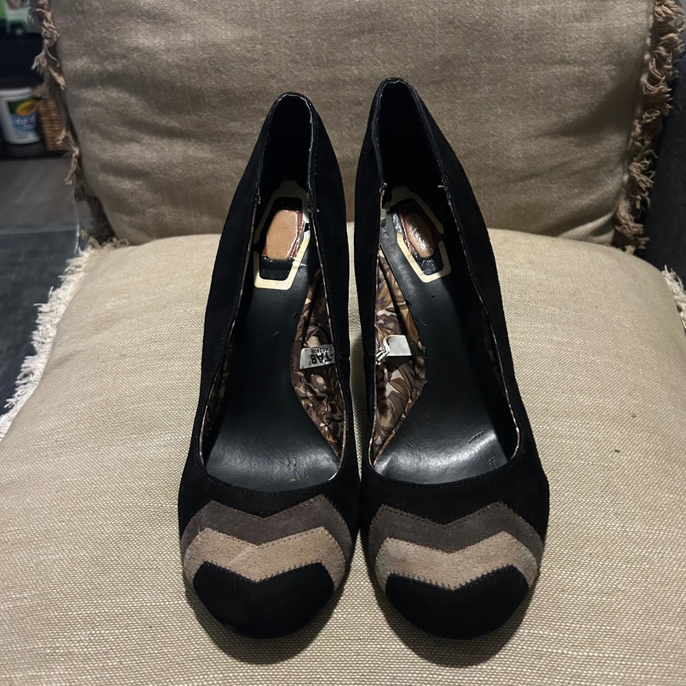 Black Suede Chevron Toe Pumps Chunky Wood Heel Retro Mod Womens Size 9 2011